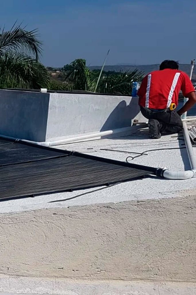 Instalación de calefacción solar con paneles de polipropileno para alberca de 15m3 en Tequesquitengo Morelos